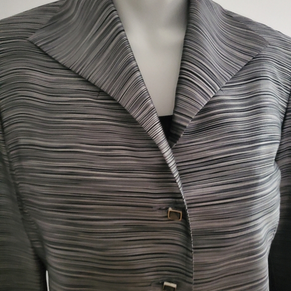 Jacket - Picture 5 of 6